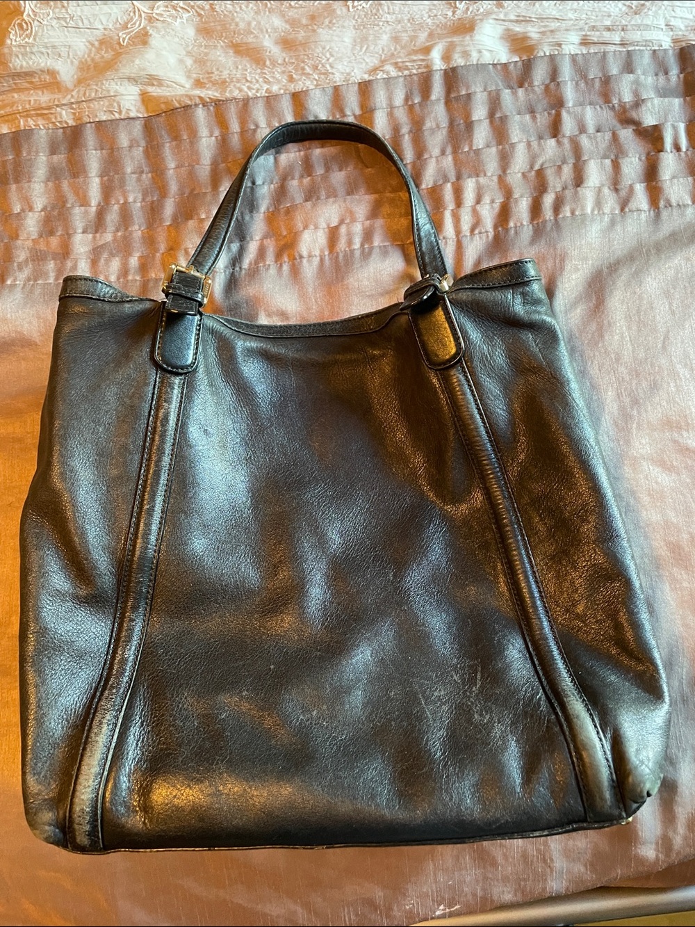 Gucci Black Leather Shoulder Tote with Gold Double-G Emblem - Picture 5 of 8